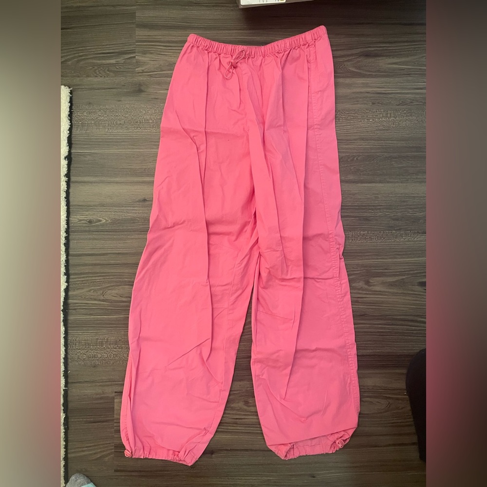NWT pink parachute pants Barbiecore!